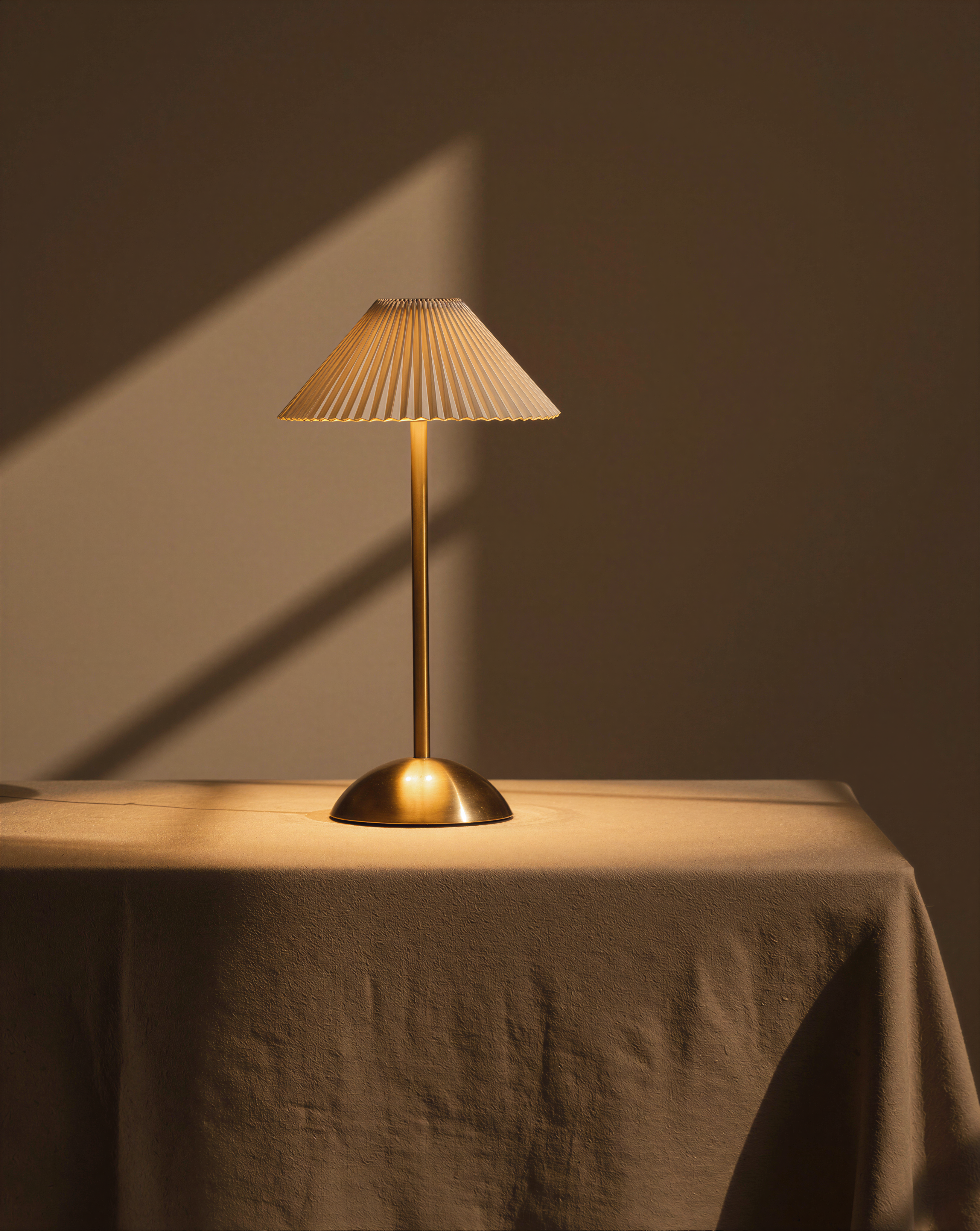 Arlénum | White Cordless Table Lamp