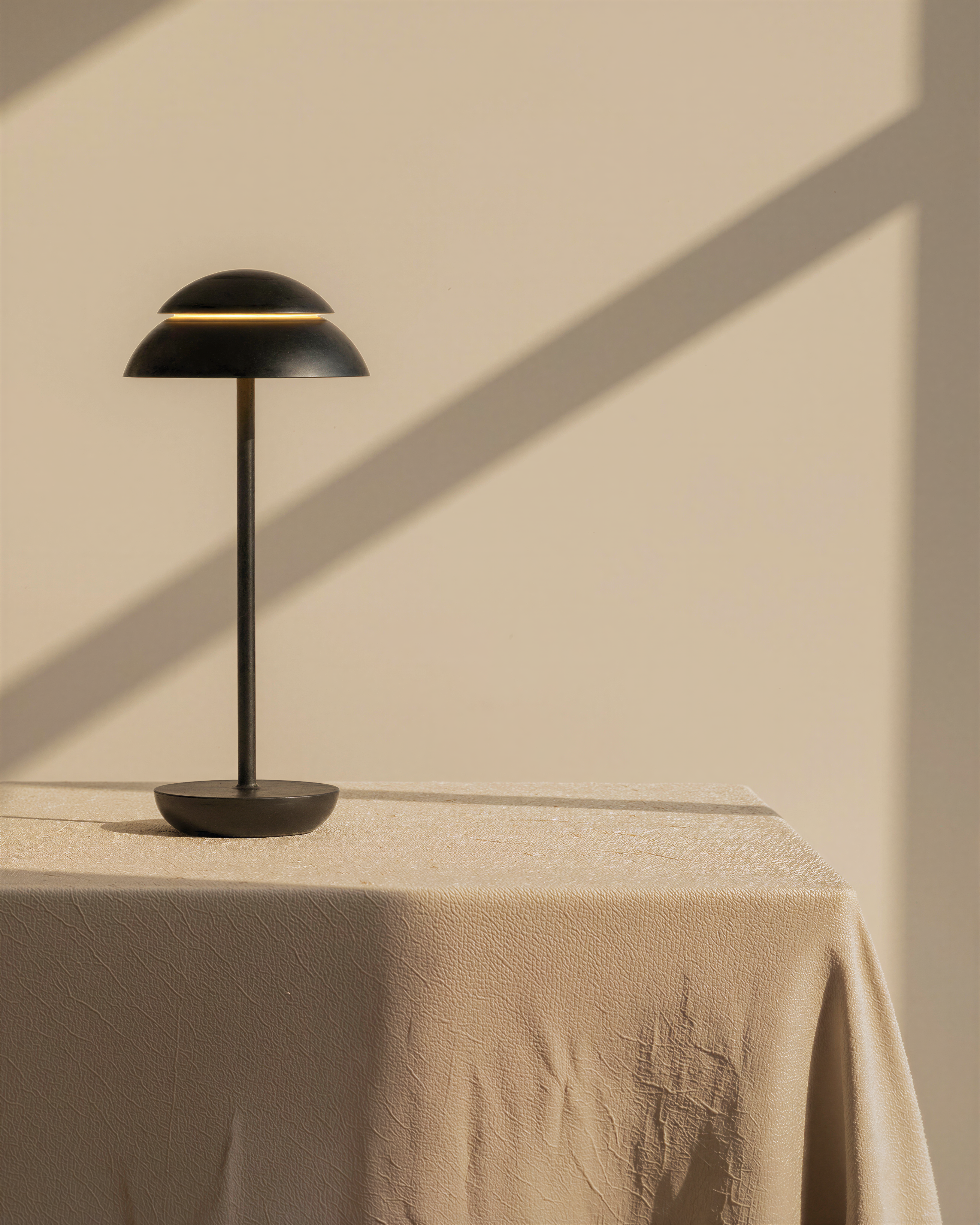 Auré | Black Minimalist LED Table Lamp