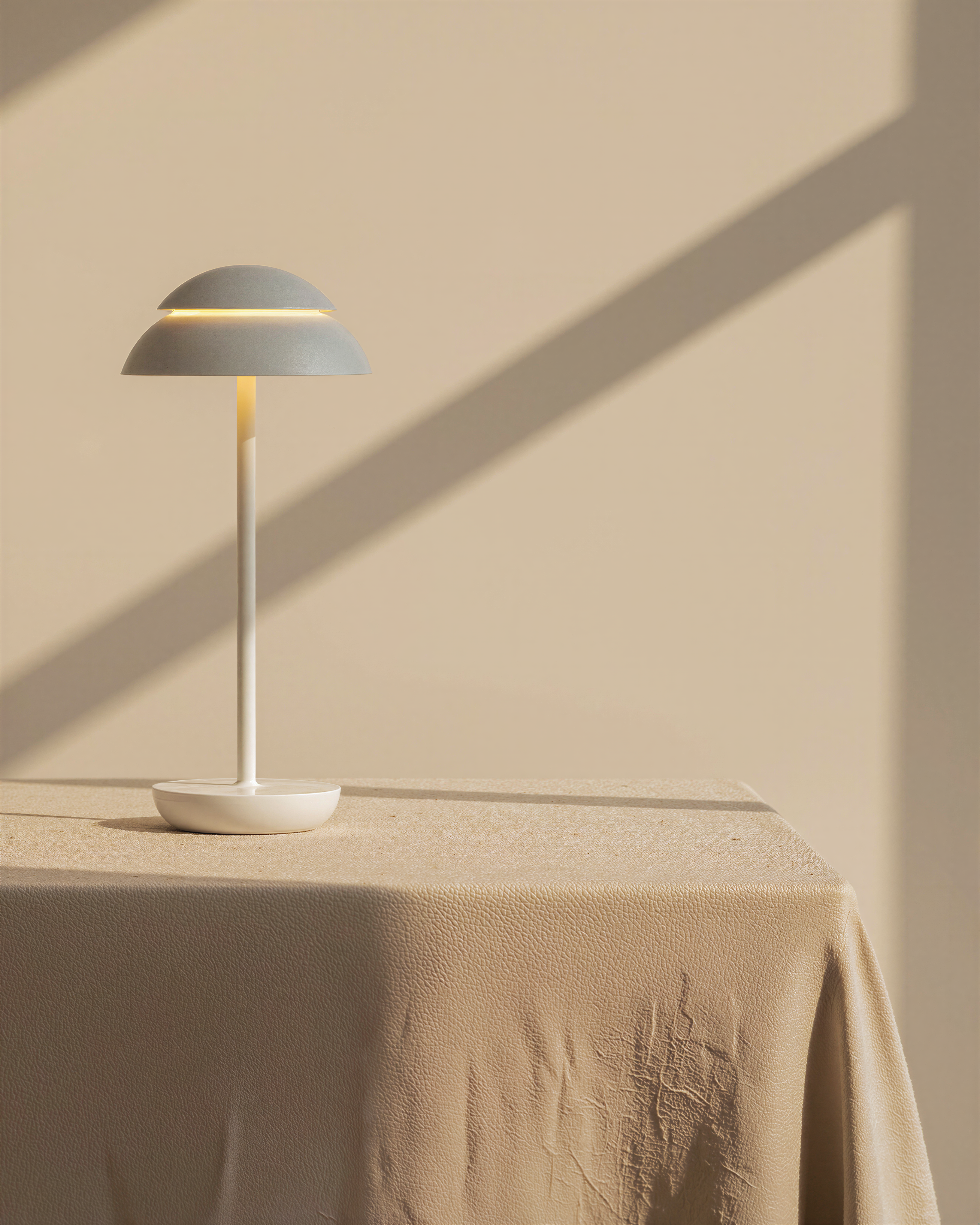 Auré | White Minimalist LED Table Lamp