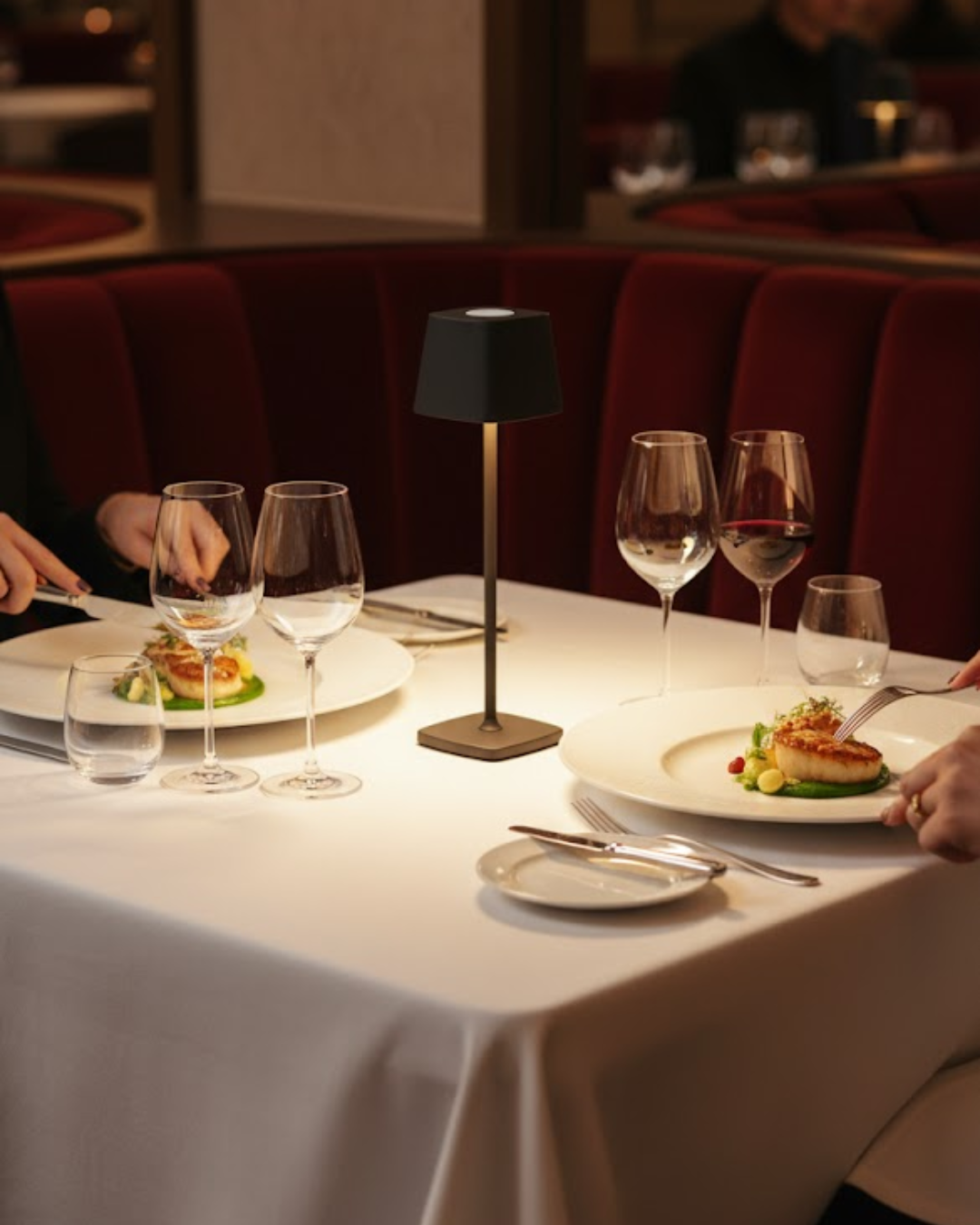 Velin | Black Modern LED Table Lamp