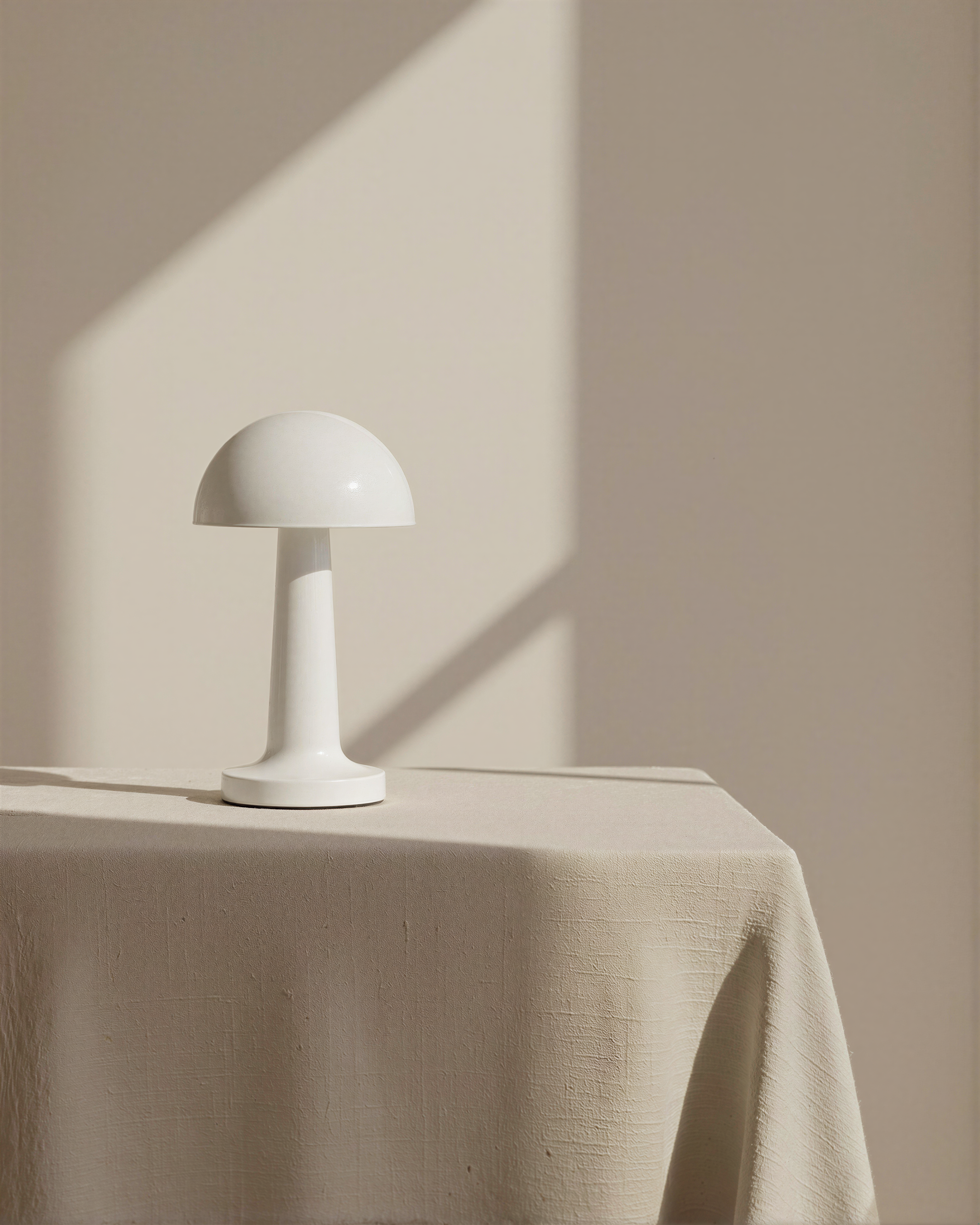 Élmar | White Cordless Table Lamp