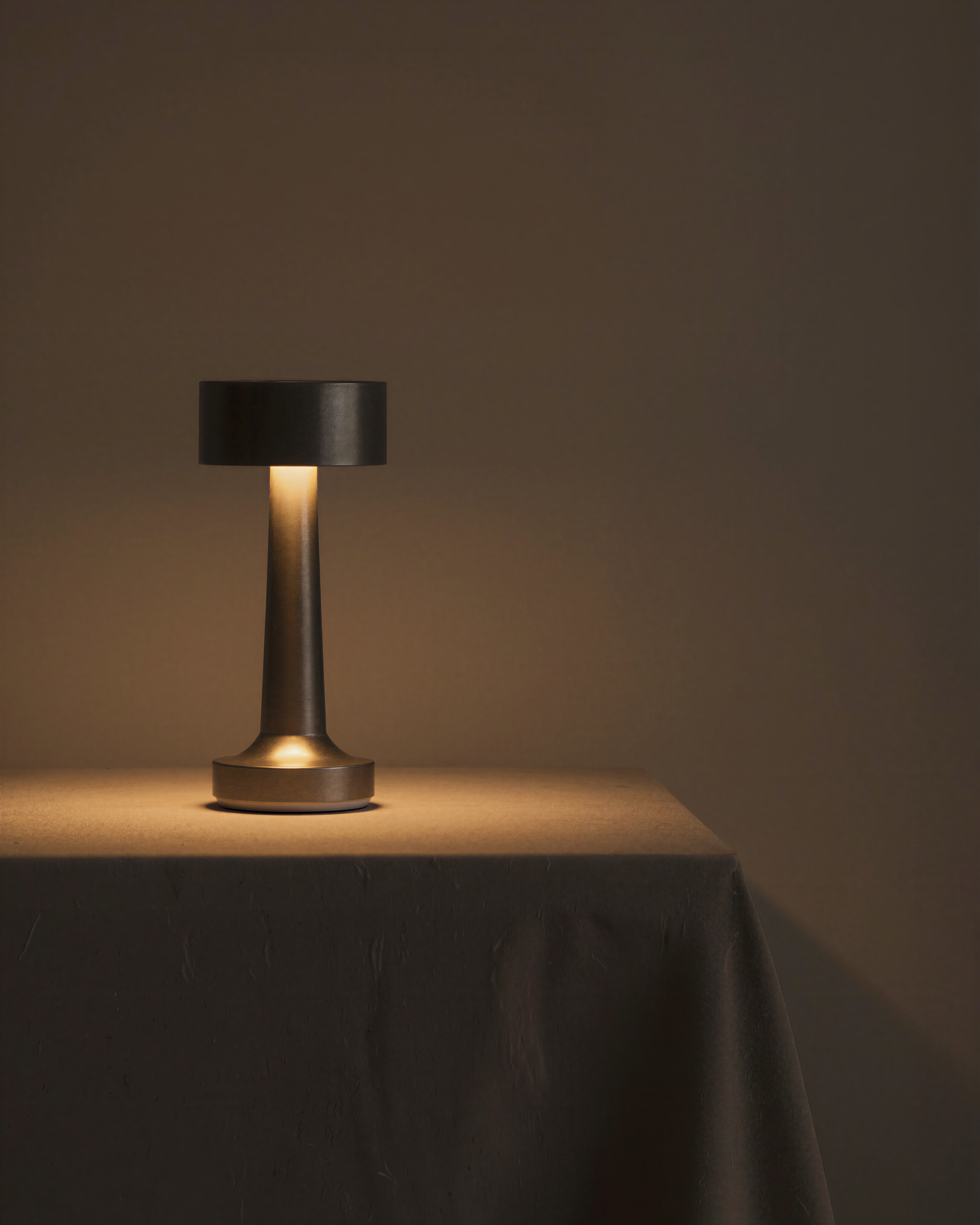 Énvoir | Silver Modern Table Lamp