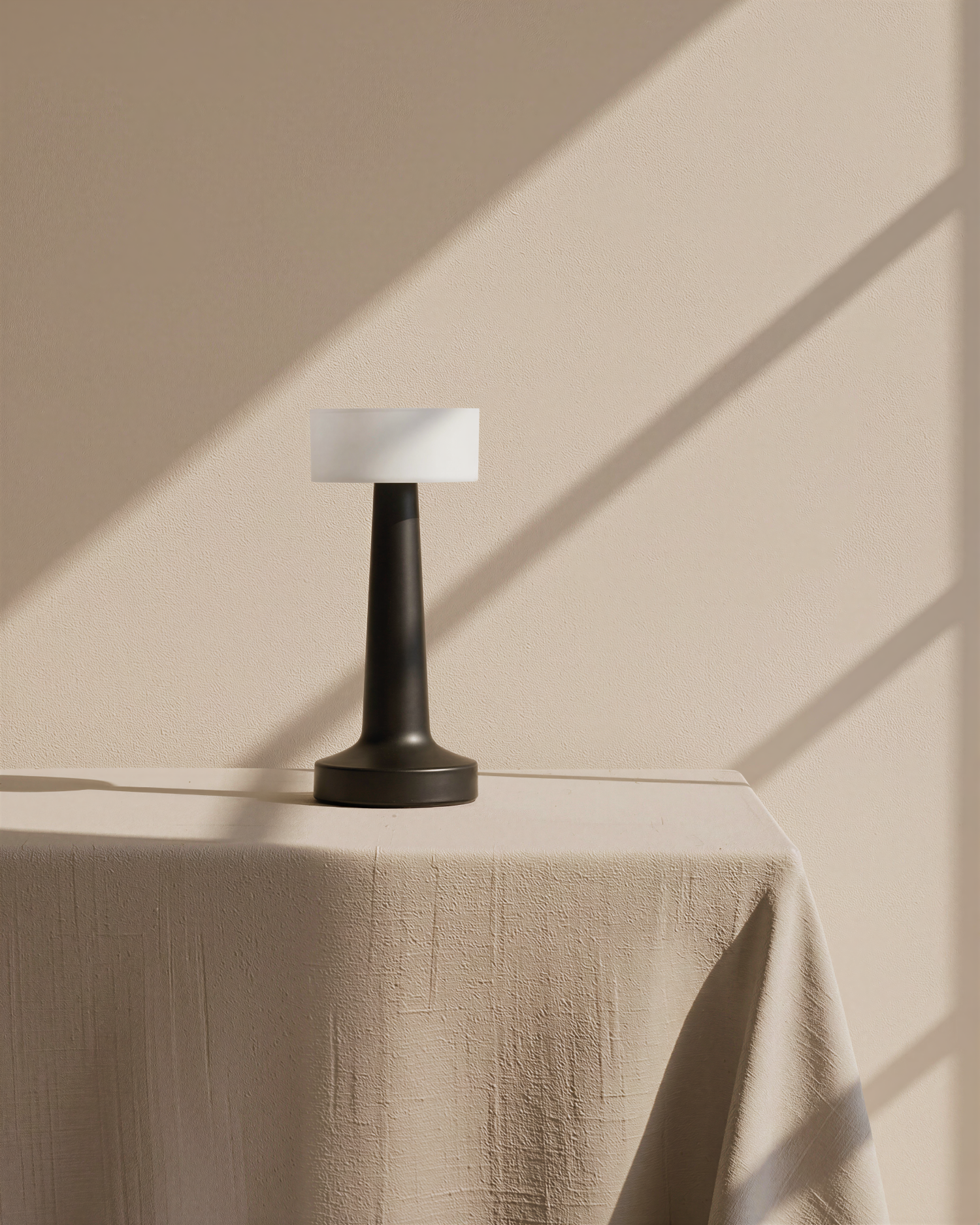 Évair | Black Elegant Table Lamp