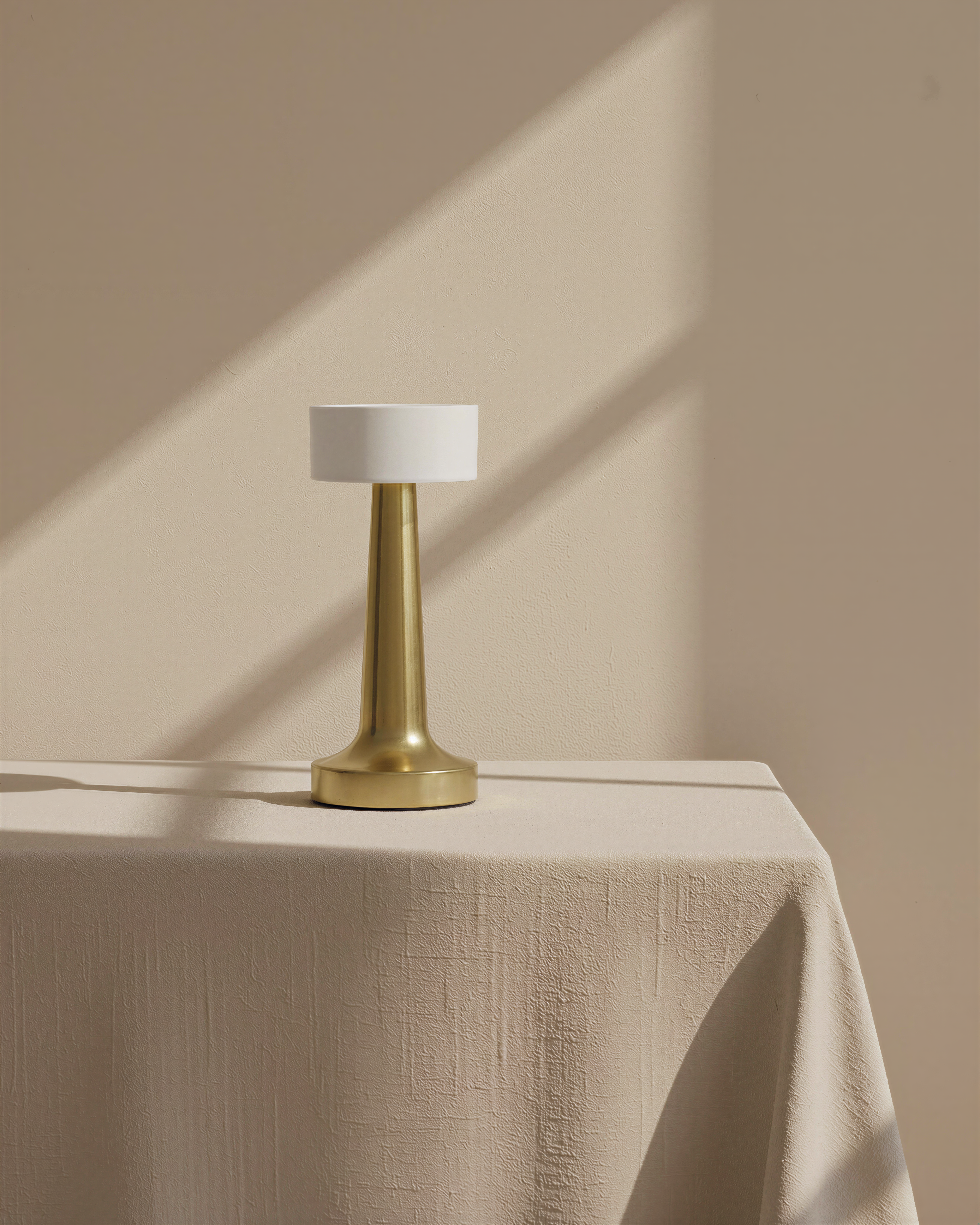 Évair | Gold Elegant Table Lamp