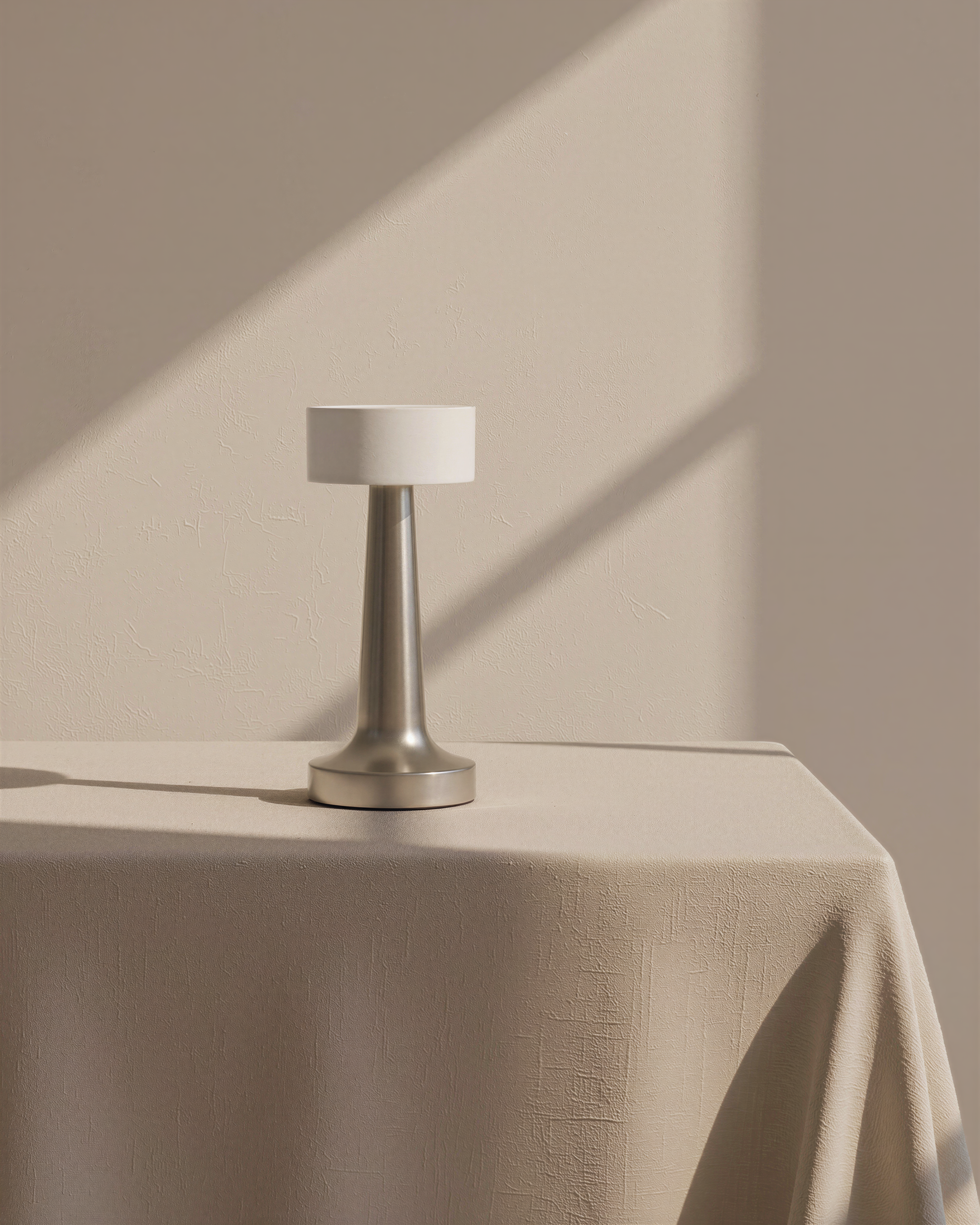 Évair | Silver Elegant Table Lamp