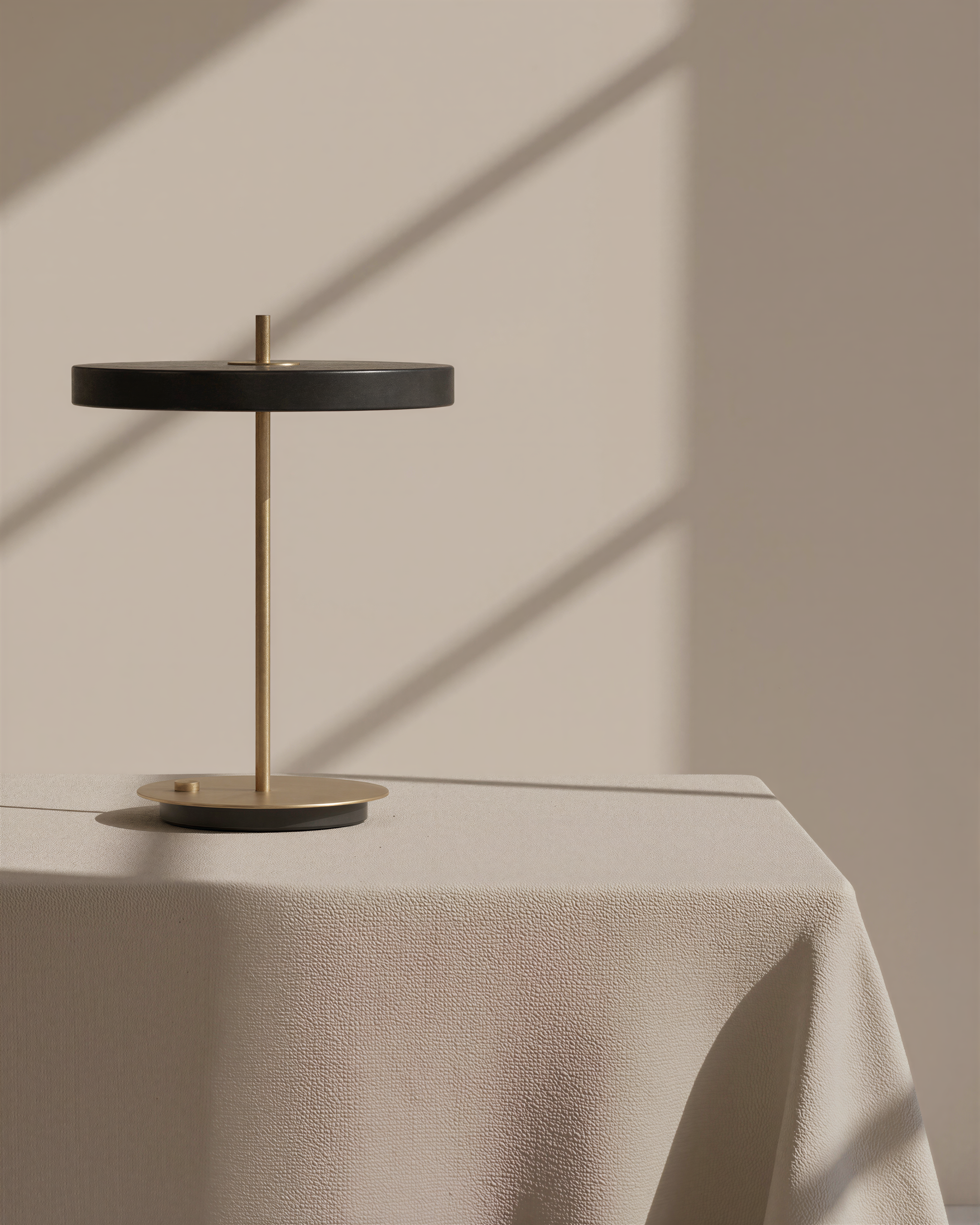 Marello | Black Refined Table Lamp