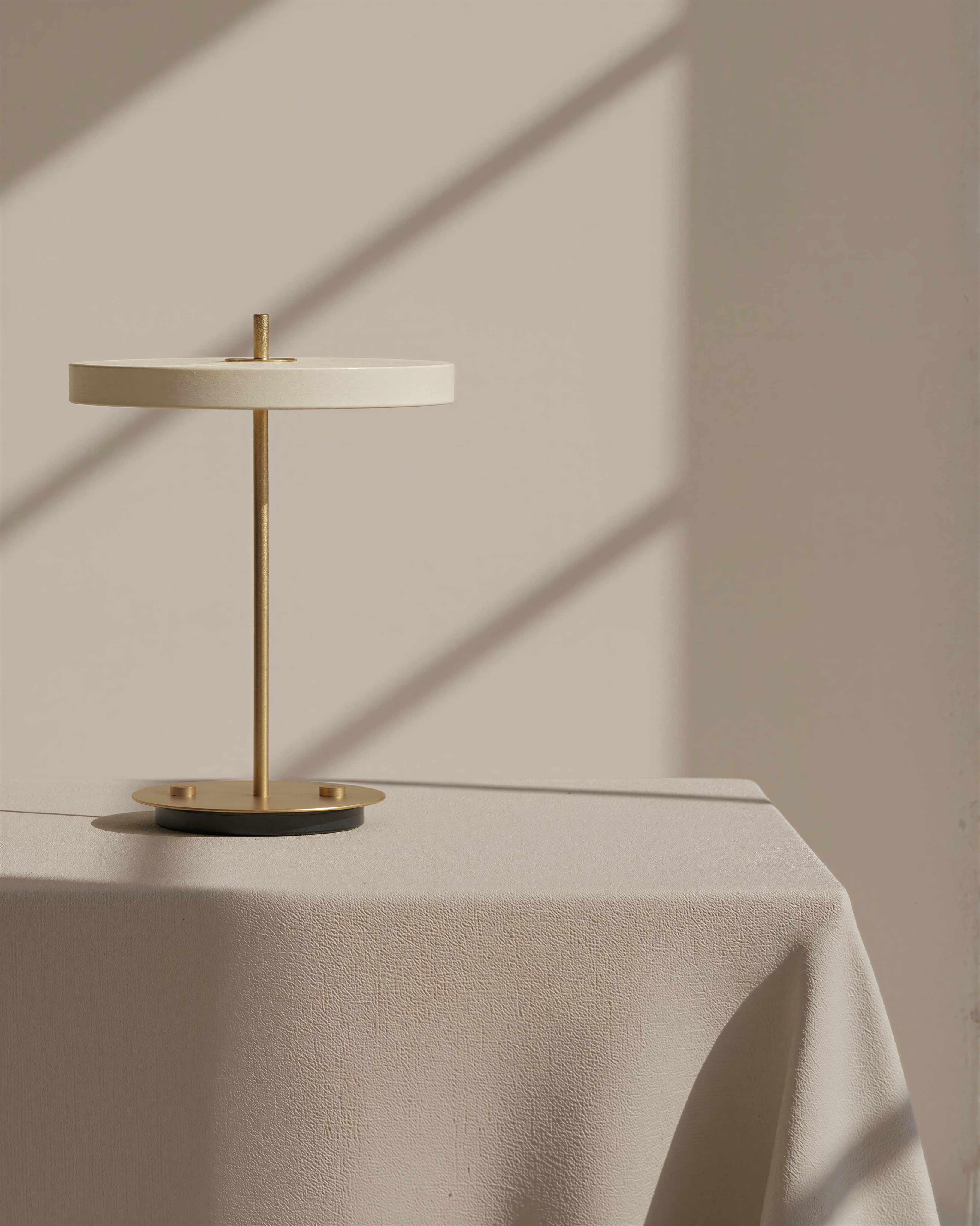Marello | White Refined Table Lamp