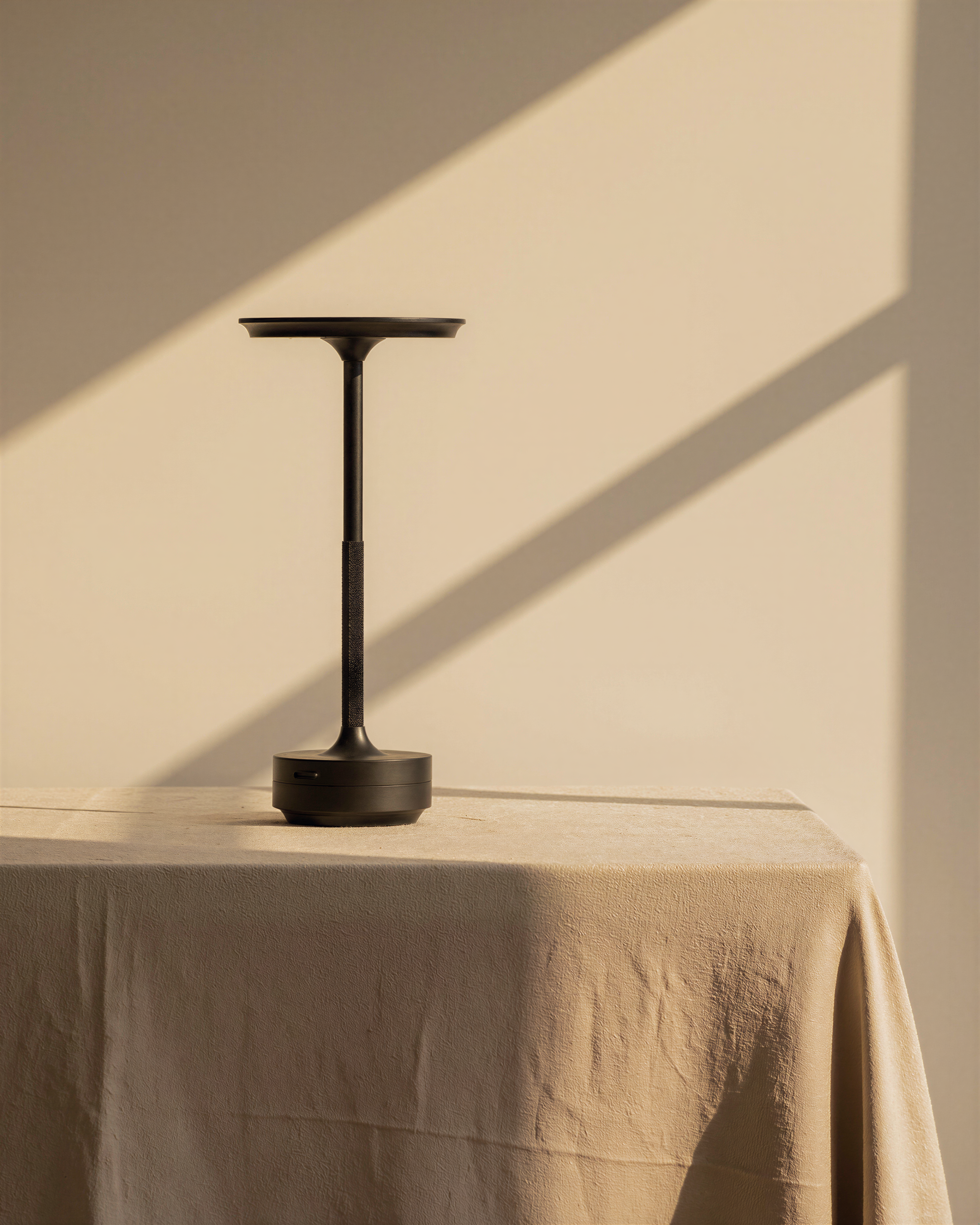 Soivé | Black Cordless LED Table Lamp