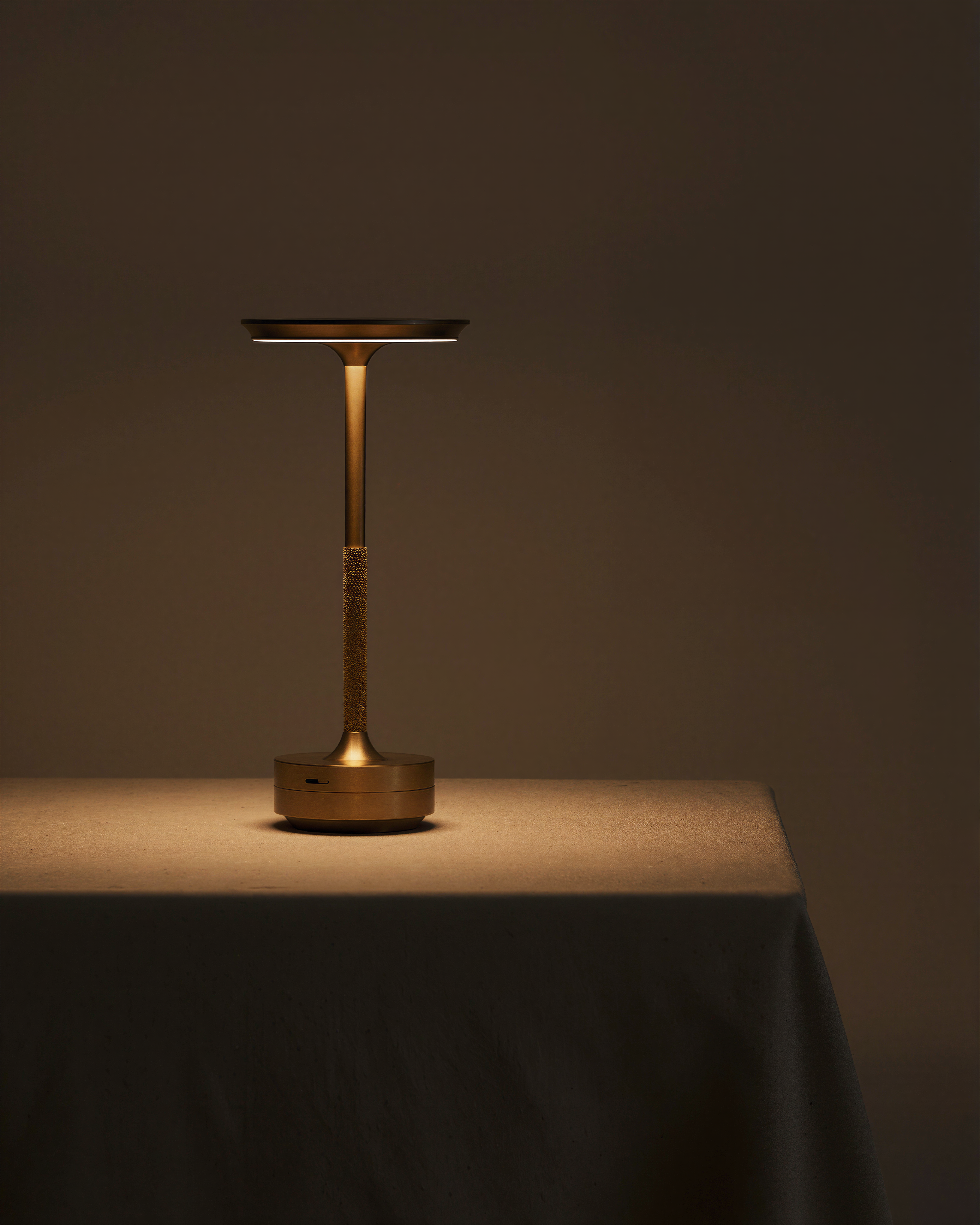 Soivé | Gold Cordless LED Table Lamp