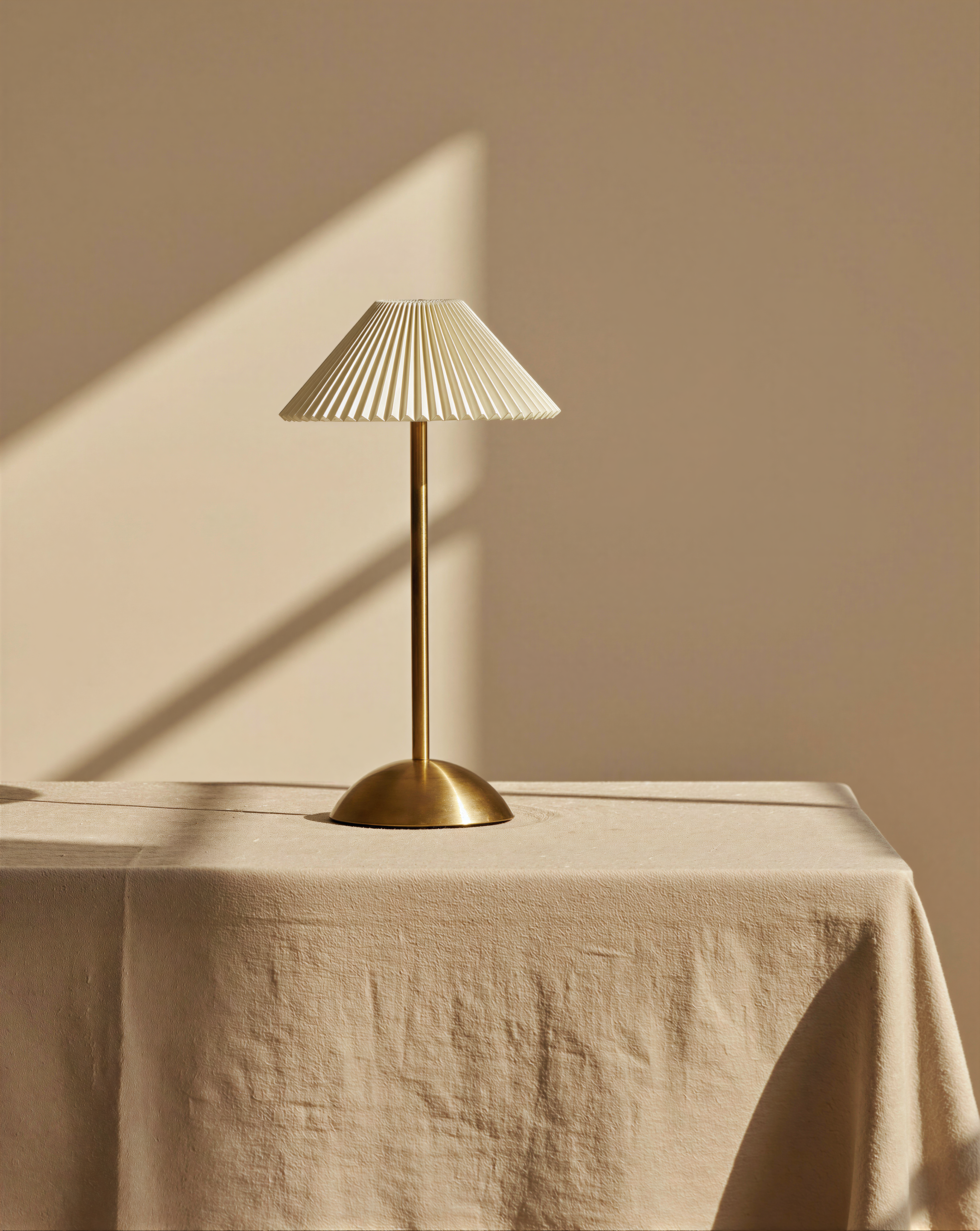 Arlénum | White Cordless Table Lamp