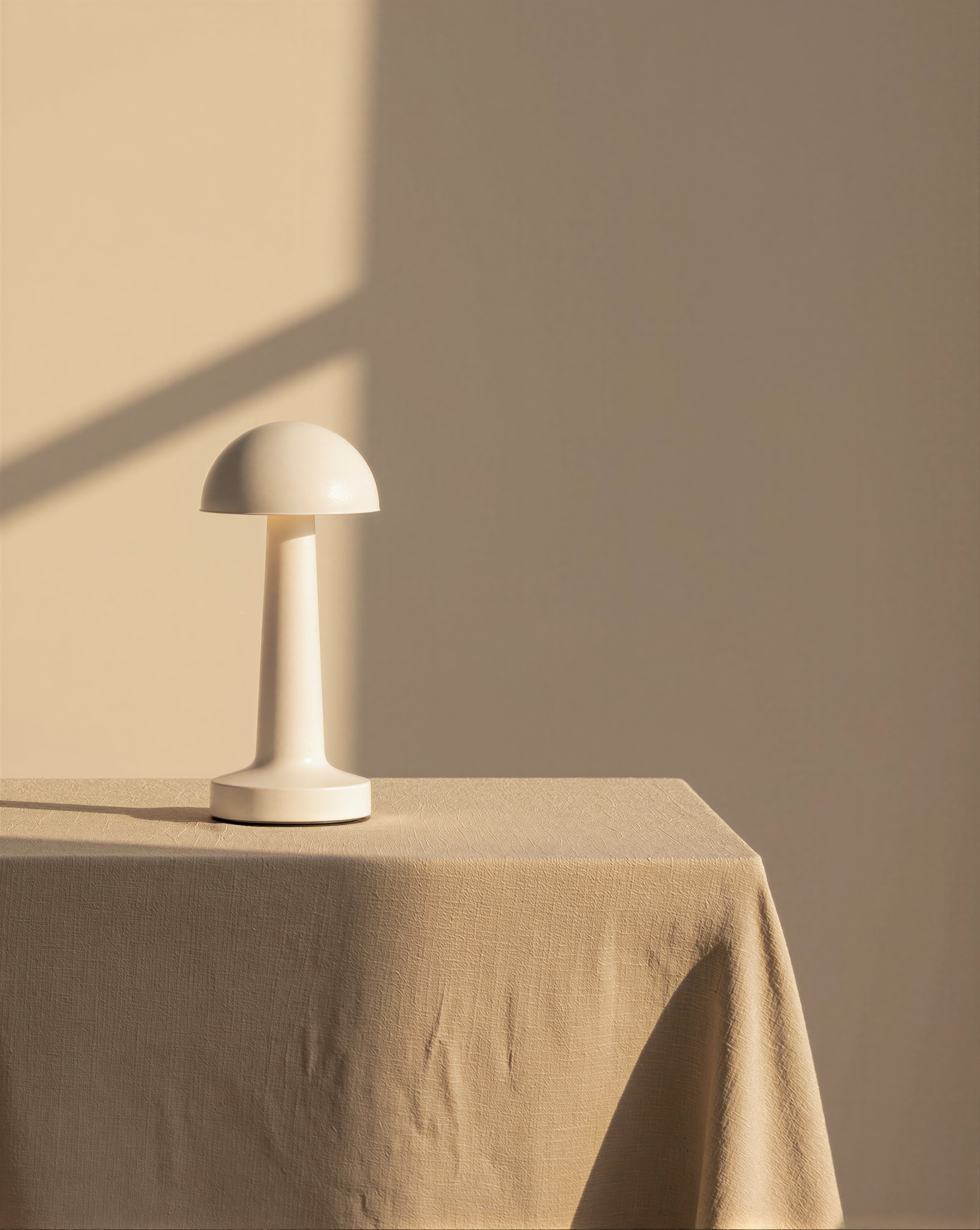 Élmar | White Cordless Table Lamp