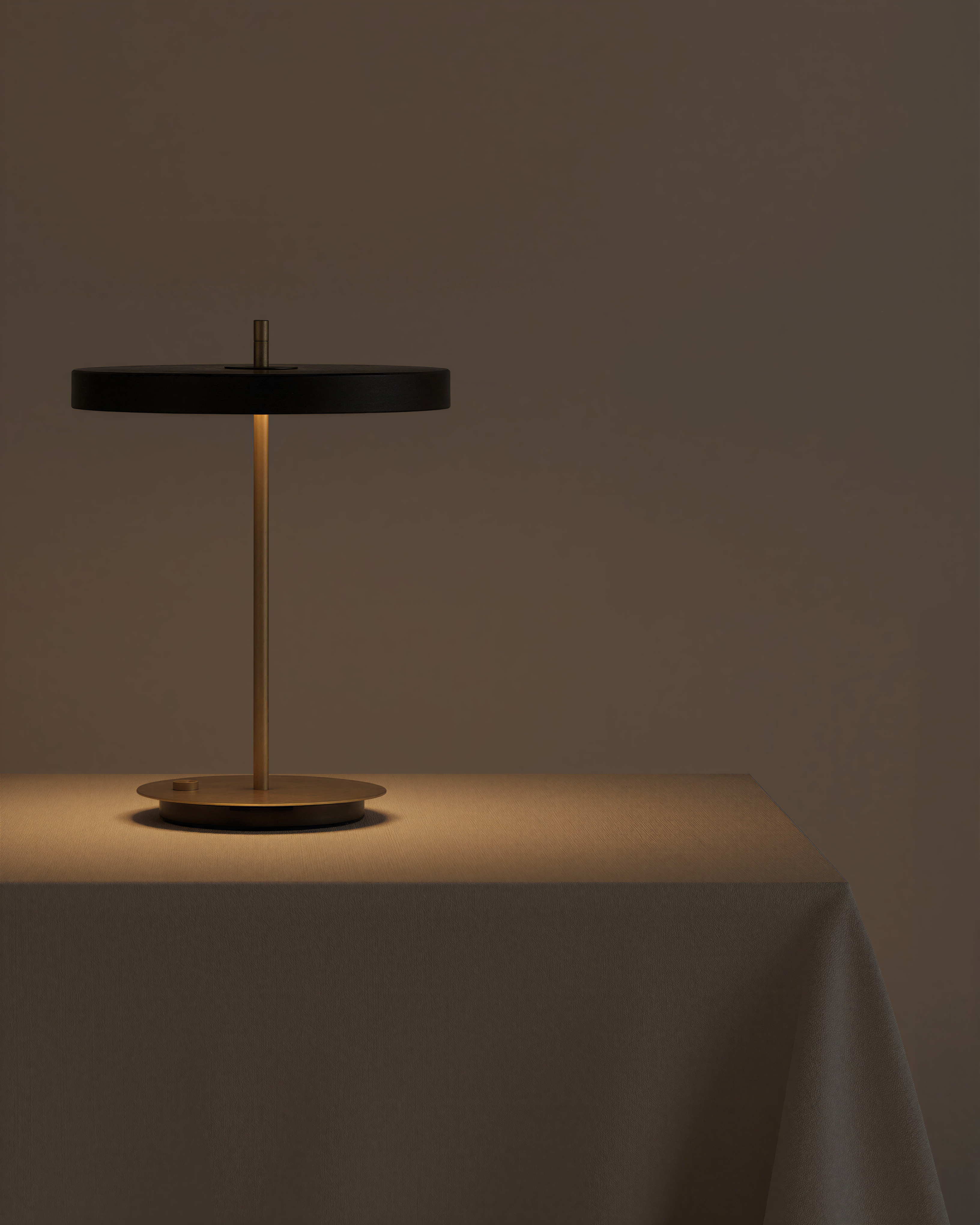 Marello | Black Refined Table Lamp