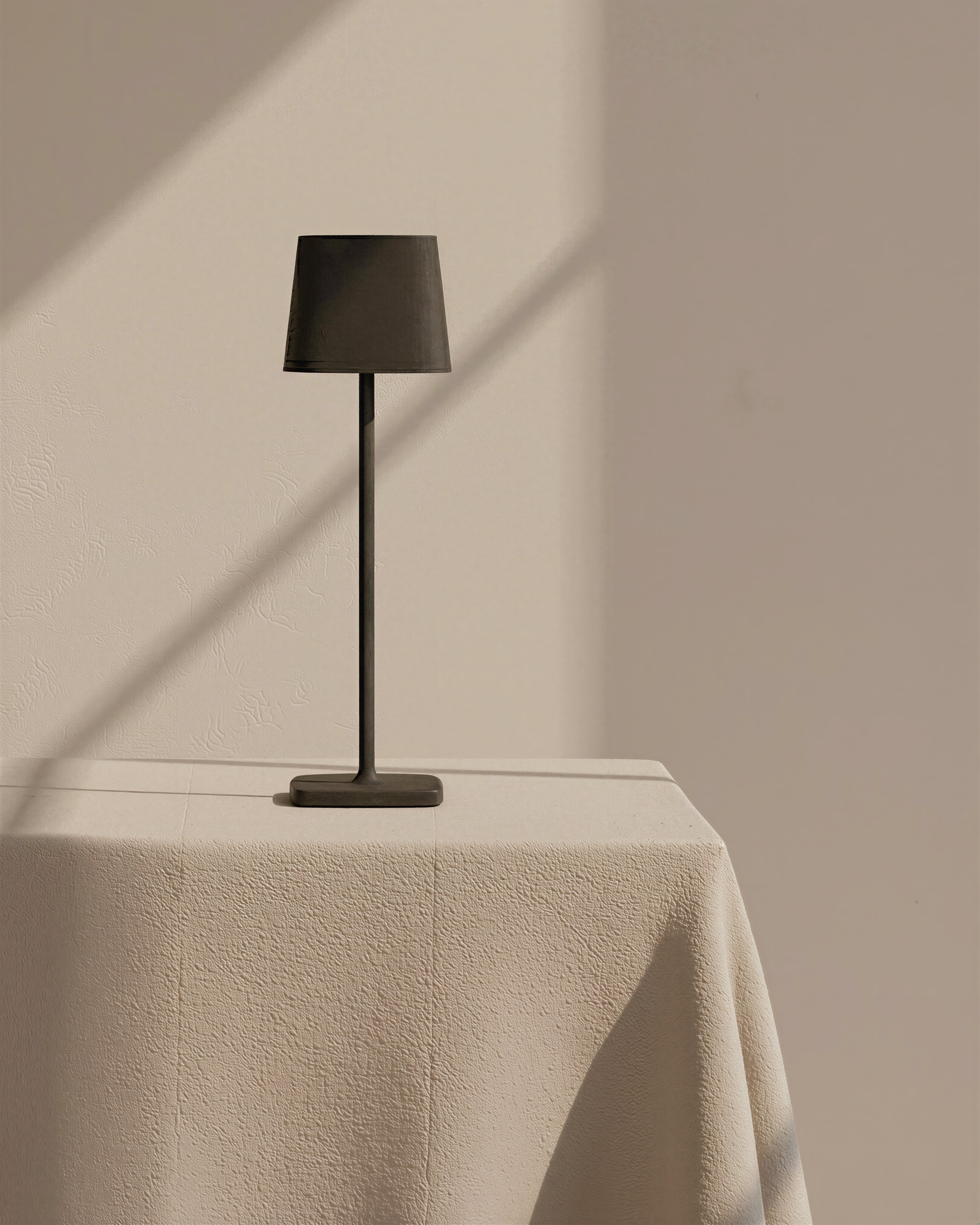 Velin | Black Modern LED Table Lamp