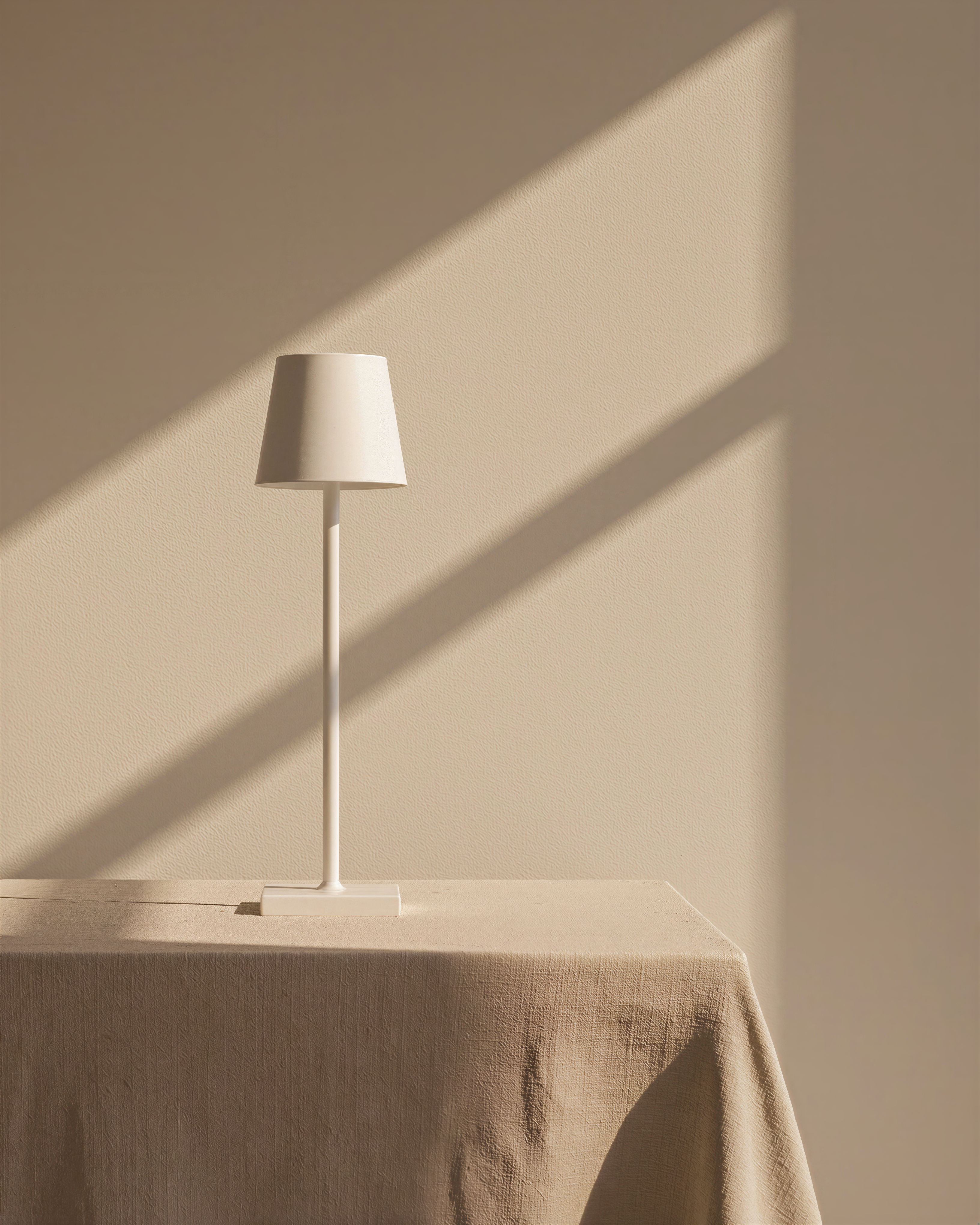 Cléa | White Cordless Table Lamp