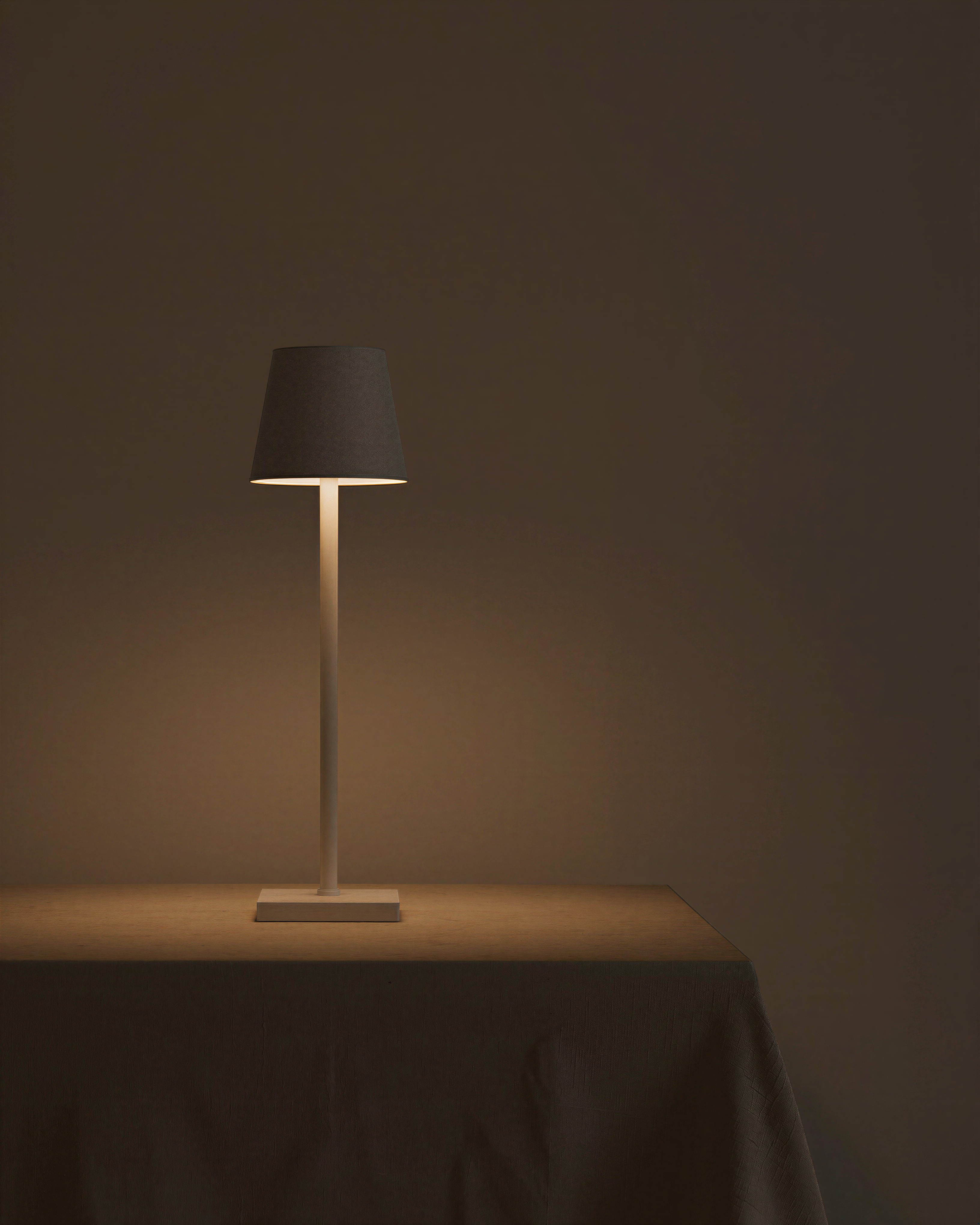 Cléa | White Cordless Table Lamp
